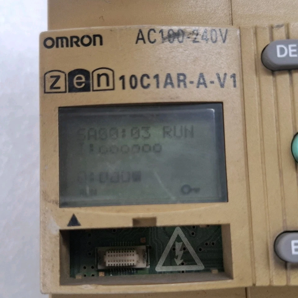 OMRON ZEN 10C1AR-A-V1 WITH ZEN-8EAR IN/OUT UNIT (LOW VISIBILITY ON DISPLAY)
